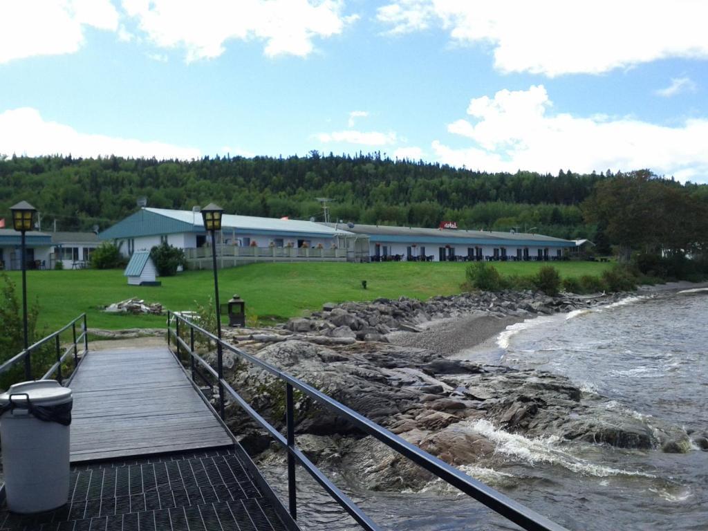 تشامبورد Motel Lac St-Jean المظهر الخارجي الصورة